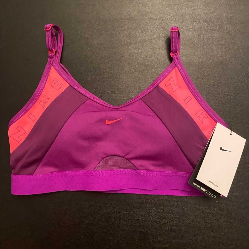 NWT Nike strappy sports bra (medium)